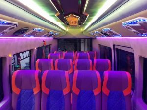 Interior Elf Bekasi AC dan kursi nyaman