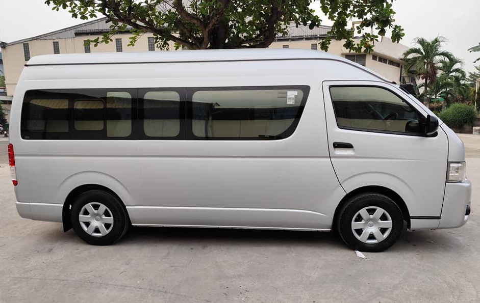 Rental Hiace Commuter Magelang