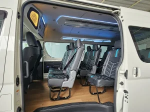 Interior Hiace Premio Jakarta nyaman dan luas untuk rombongan
