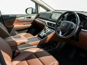 Interior bersih dan nyaman untuk sewa mobil Medan keluarga