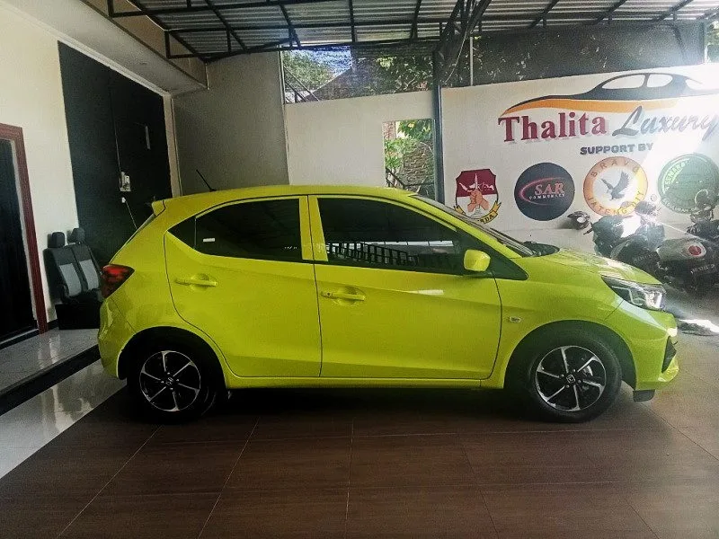 Honda Brio city car untuk sewa mobil Semarang harian
