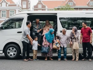 Sewa Hiace Jakarta untuk wisata rombongan keluarga