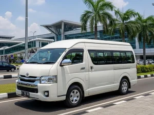 Toyota Hiace untuk rental mobil Medan rombongan