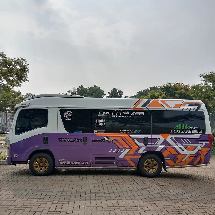 Elf untuk rombongan wisata di Semarang