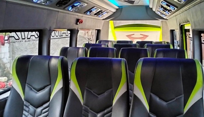 Interior Elf Cilacap dengan kabin lega dan AC dingin