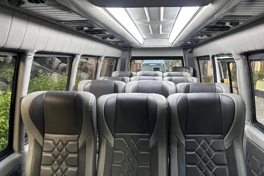 Interior Isuzu Elf Short 14 seat Thalita Rentcar Malang